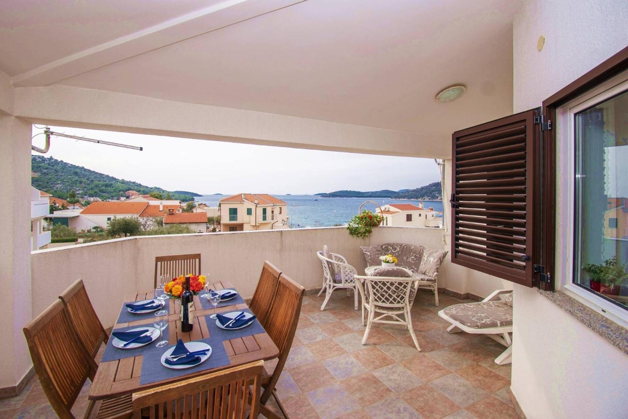 Apartment Meri Razanj With Sea View Kültér fotó