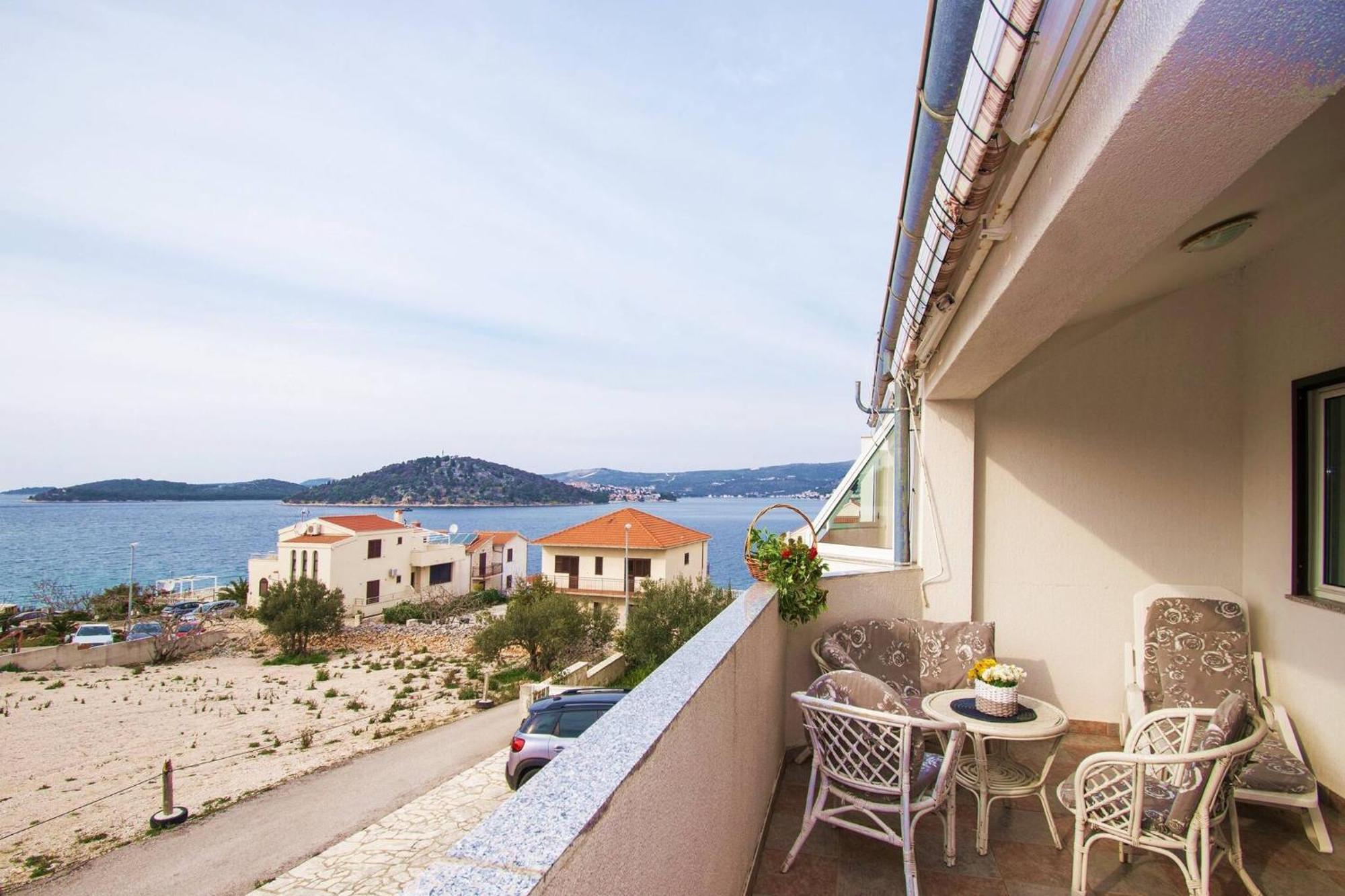 Apartment Meri Razanj With Sea View Kültér fotó